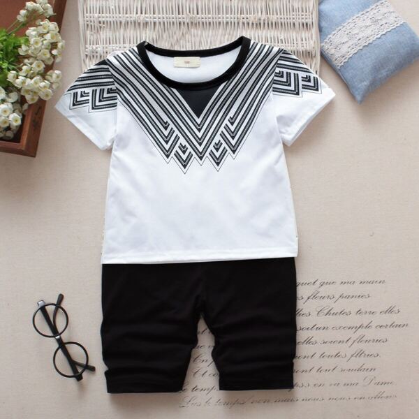 

Toddler Boys Chevron Print Tee With Shorts, Black and white