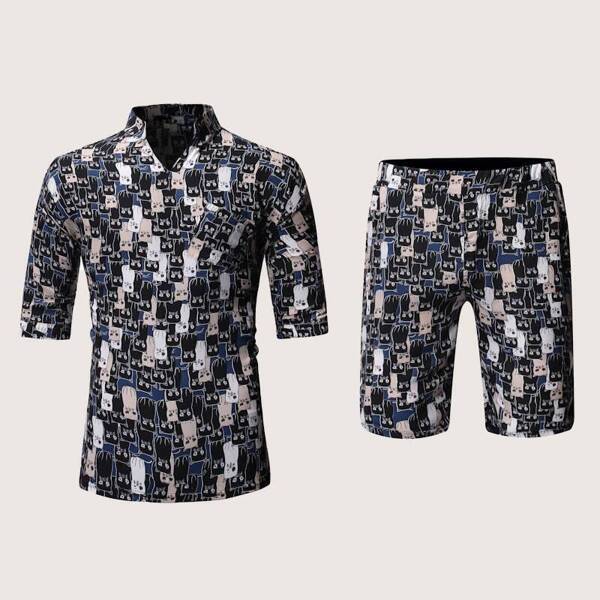 

Men Allover Cartoon Print V-neck Tee With Shorts