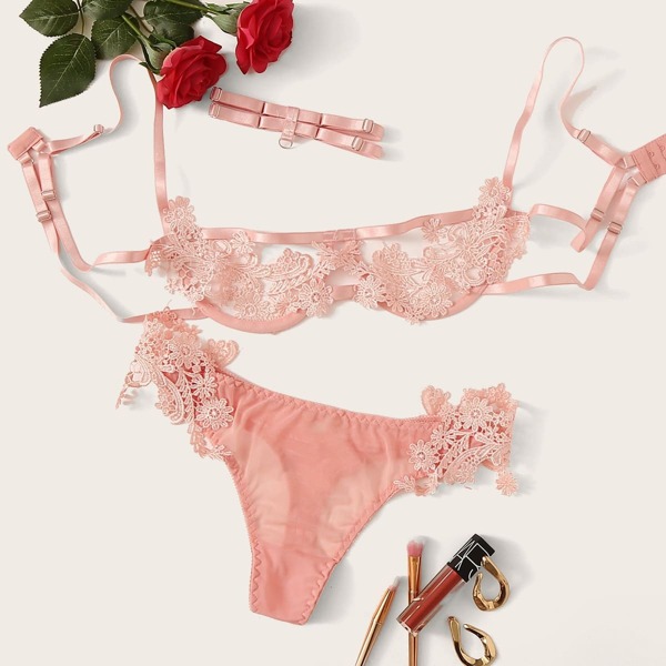 

Harness Appliques Underwire Lingerie Set With Choker, Pink pastel