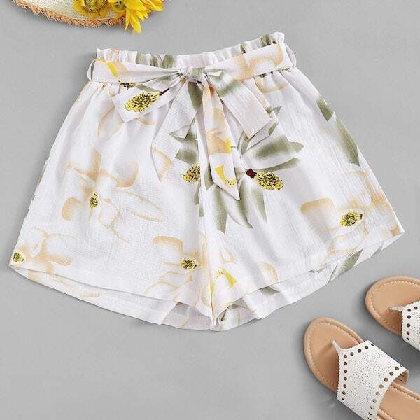 

Plus Floral Print Belted Shorts