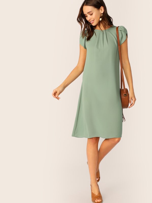 

Petal Sleeve Pleated Front Dress, Green, Carolina Sanchez