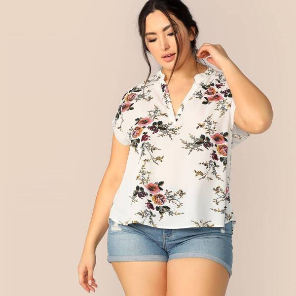 

Plus V-placket High Low Floral Top