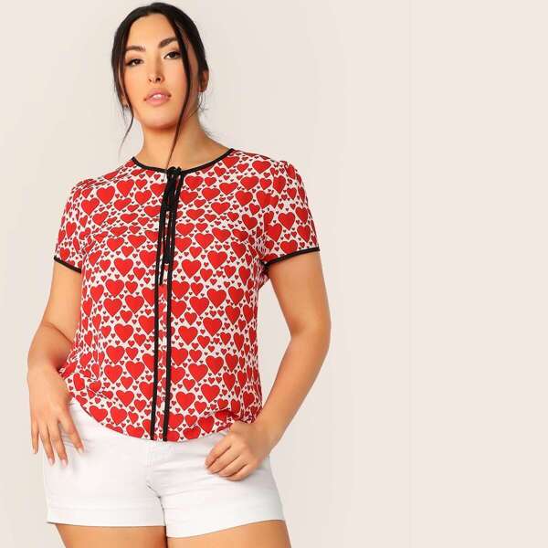 

Plus Contrast Binding Knot Front Confetti Heart Print Top
