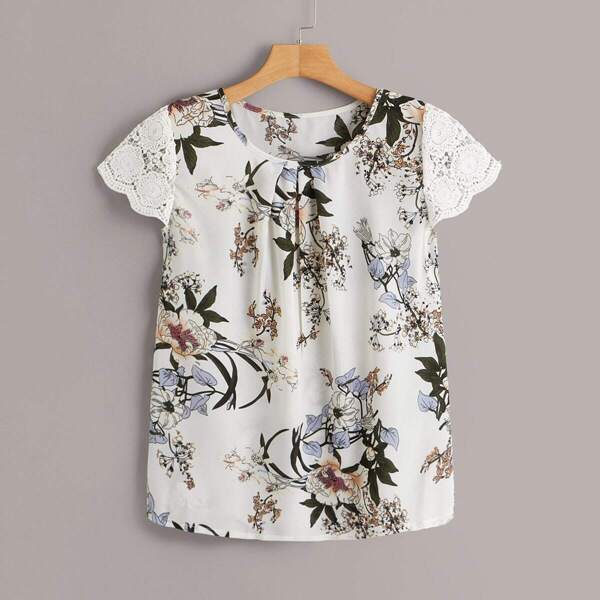 

Contrast Lace Cuff Floral Print Blouse