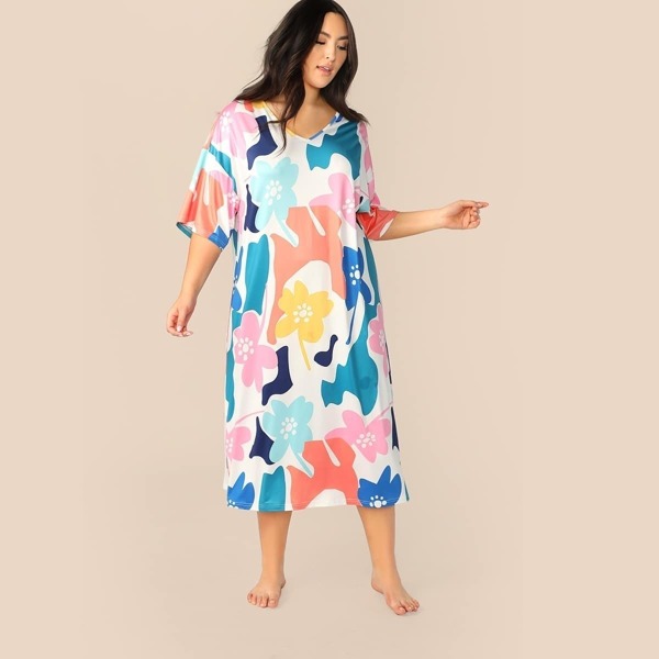 

Plus Allover Print V-neck Nightdress