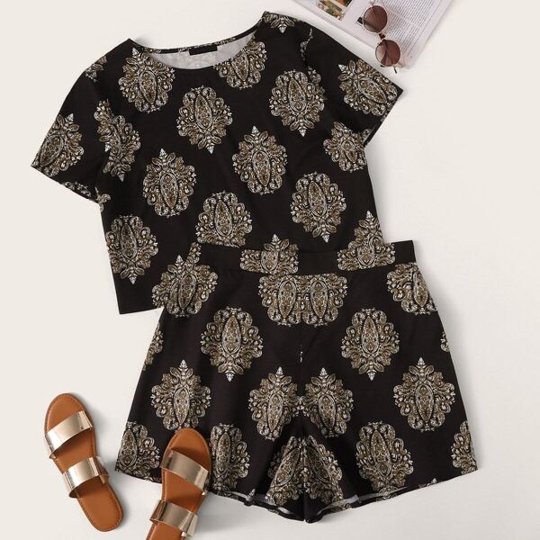

Plus Damask Print Crop Top & Shorts Set