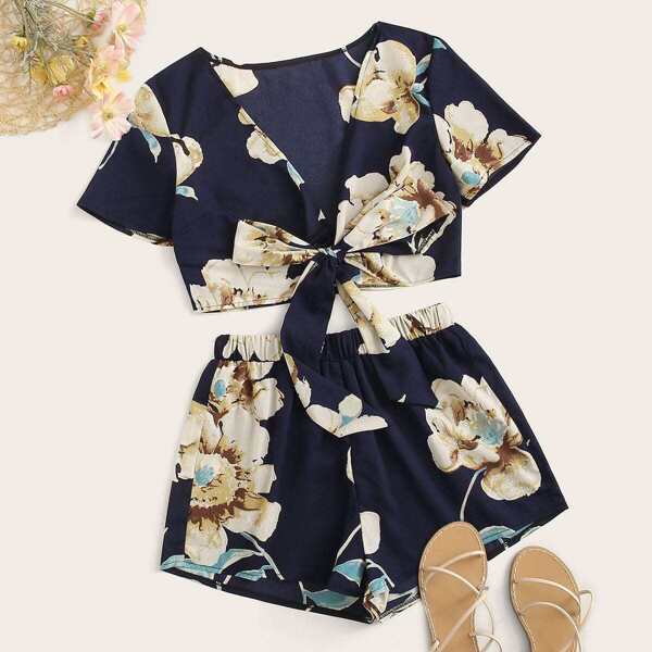 

Floral Print Tie Front Top With Shorts