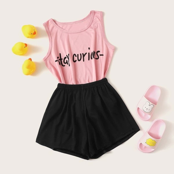 

Girls Letter Graphic Pajama Set