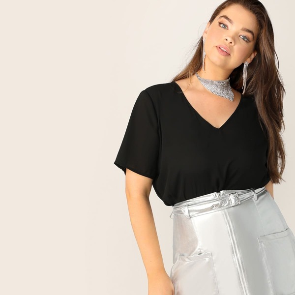 

Plus V-neck Solid Top Without Choker