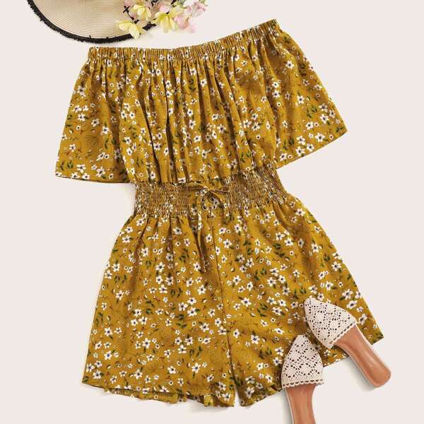 

Plus Ditsy Floral Lace-up Shirred Romper