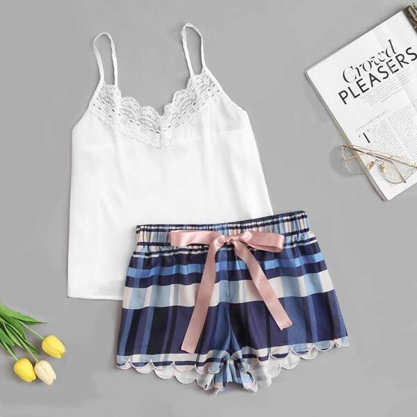 

Plus Lace Insert Cami Top & Scallop Hem Shorts PJ Set, Multicolor