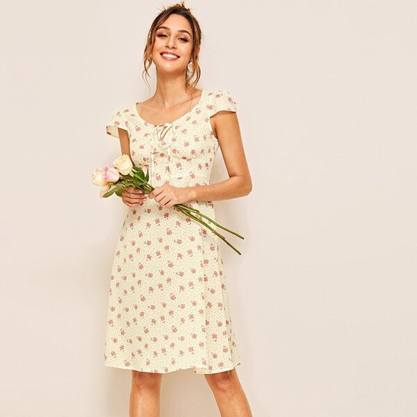 

Ditsy Floral Print Knot Front Dress