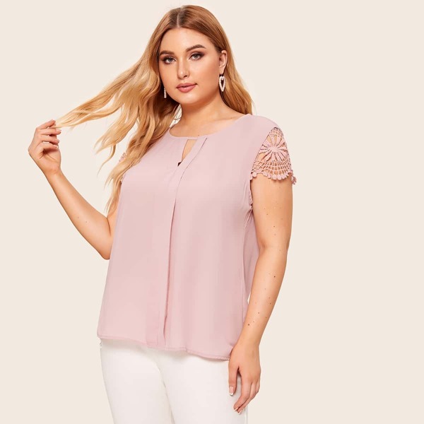 

Plus V-cut Guipure Lace Cuff Keyhole Back Blouse