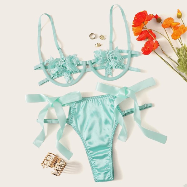 

Cutout Appliques Underwire Lingerie Set
