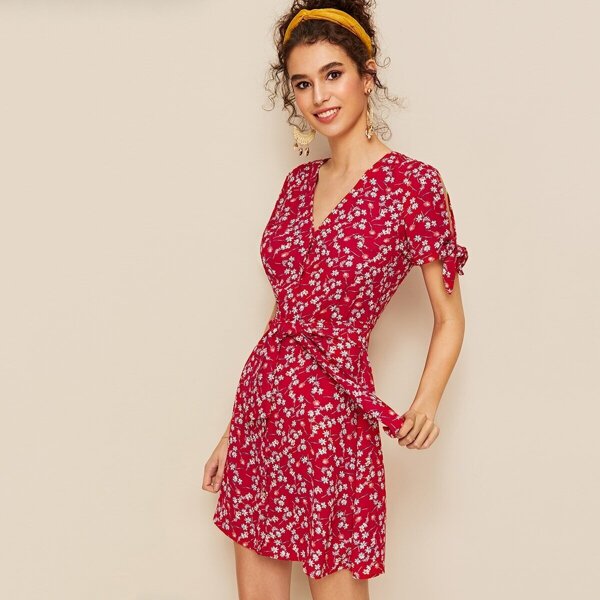 

Ditsy Floral Print V-neck Dress