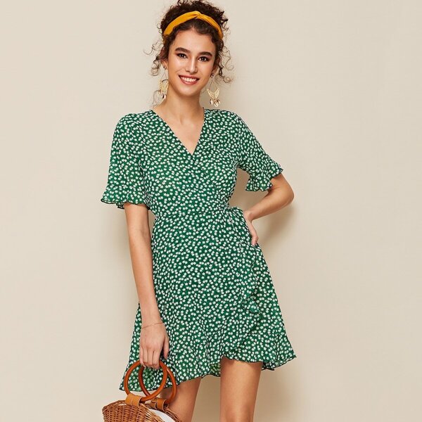

Ditsy Floral Print Tulip Hem Dress, Multicolor