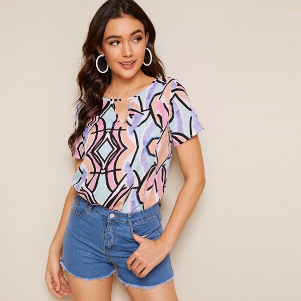 

Keyhole Neck Allover Print Top