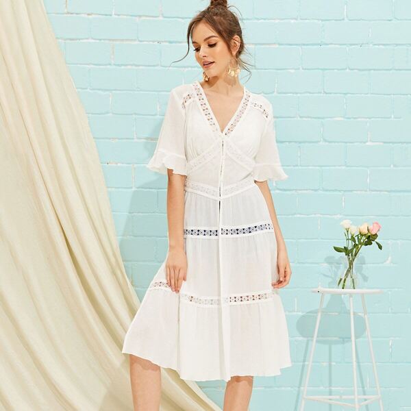 

Buttoned Front Lace Insert Kimono