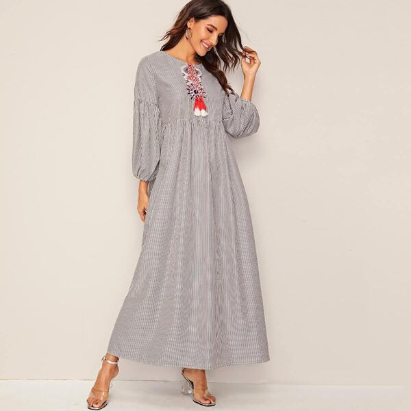 

Embroidery Front Lantern Sleeve Striped Hijab Peasant Dress, Black and white