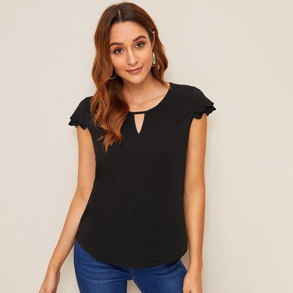 

Keyhole Neck Scallop Edge Top