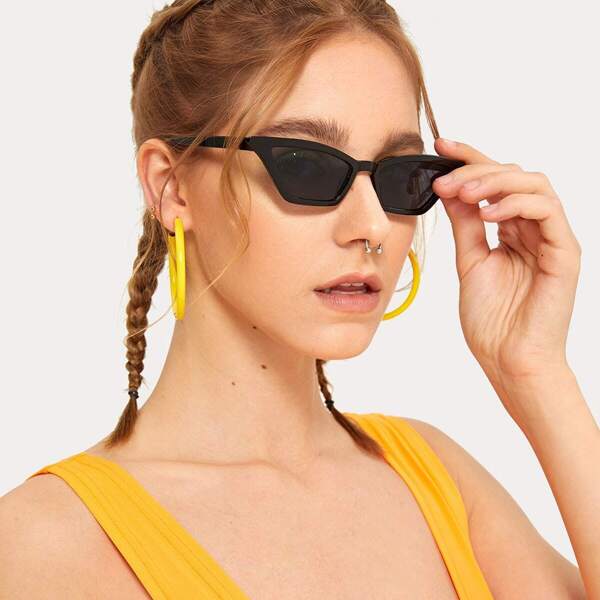 

Plain Frame Tinted Lens Sunglasses