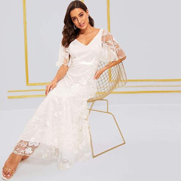 

Embroidered Mesh Backless Maxi Dress