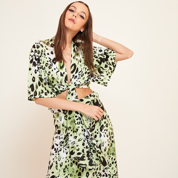 

Leopard Print Tie Front Crop Blouse, Multicolor