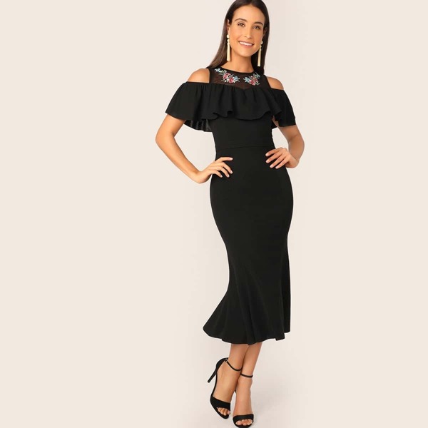 

Ruffle Trim Cold Shoulder Embroidery Print Fishtail Dress