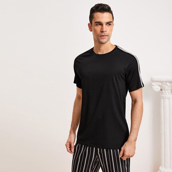 

Men Striped Tape Sleeve Tee