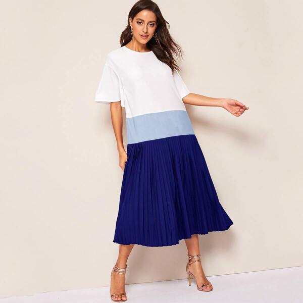 

Bell Sleeve Colorblock Pleated Dress