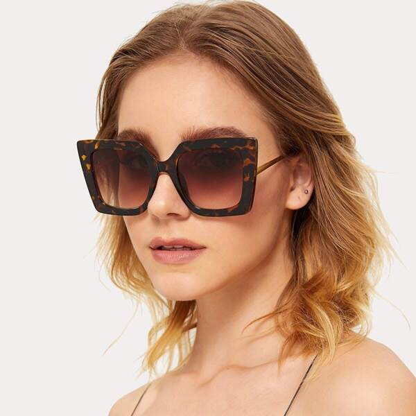 

Tortoiseshell Frame Flat Lens Sunglasses