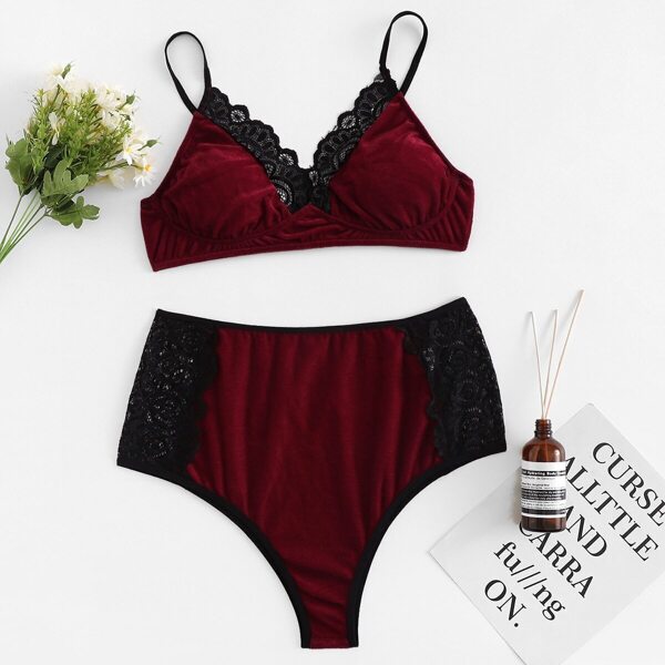 

Plus Floral Lace Velvet Lingerie Set