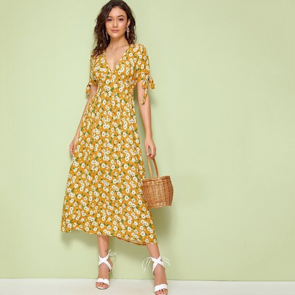 

Daisy Print Plunging Neck Knot Cuff Dress