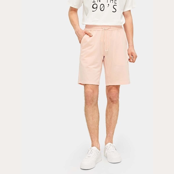 

Men Drawstring Waist Pocket Patched Shorts