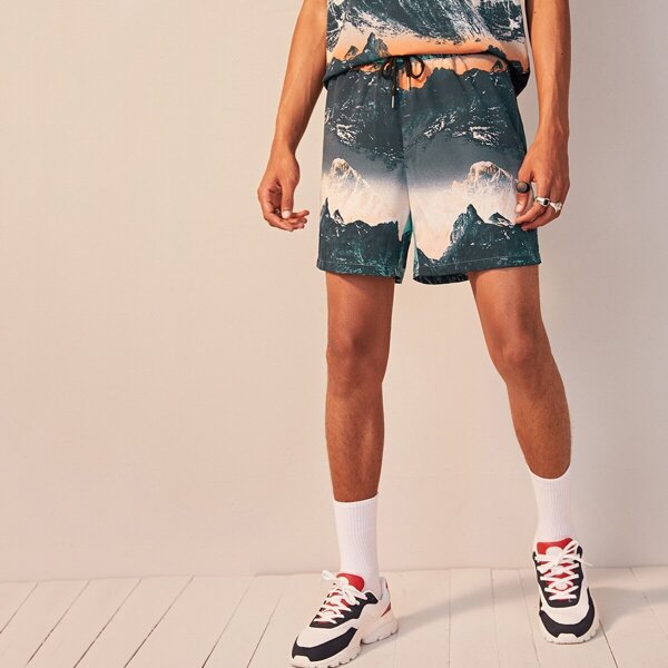 

Men Landscape Print Slant Pocket Shorts