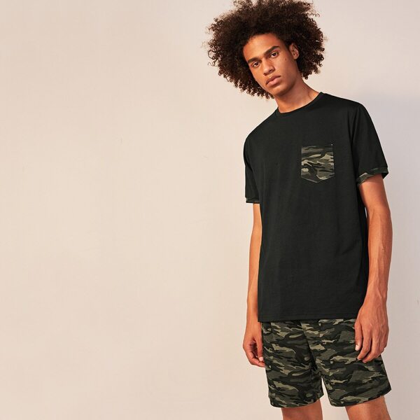 

Men Camo Pocket Patched Top & Shorts Set