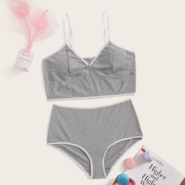

Contrast Side Bralette With Shorts