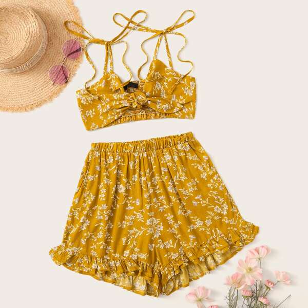 

Ditsy Floral Tie Front Top & Ruffle Hem Shorts Set