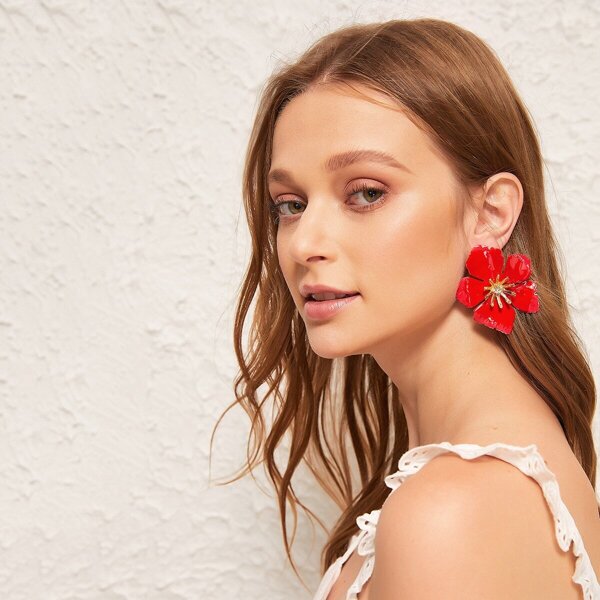 

Flower Shaped Rhinestone Engraved Stud Earrings 1pair, Red