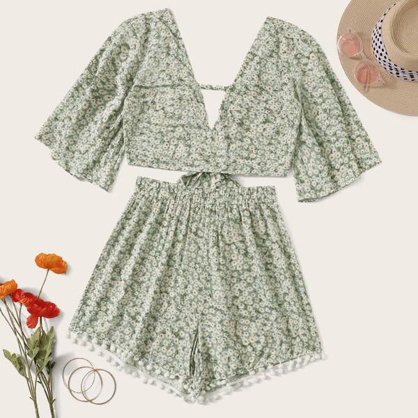 

Ditsy Floral Tie Back Blouse With Pompom Hem Shorts