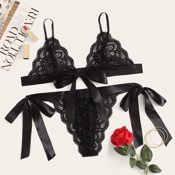 

Plus Floral Lace Knot Lingerie Set