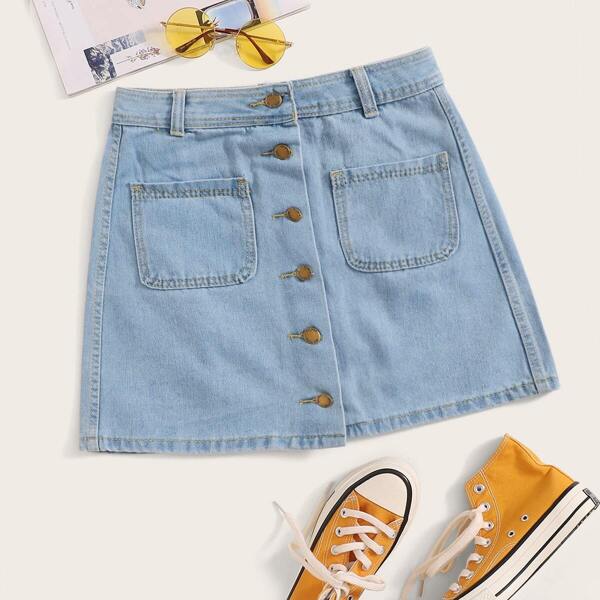 

Plus Dual Pocket Button Front Denim Skirt