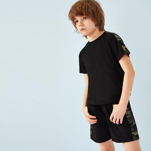 

Boys Camo Panel Tee & Drawstring Waist Shorts Set, Black