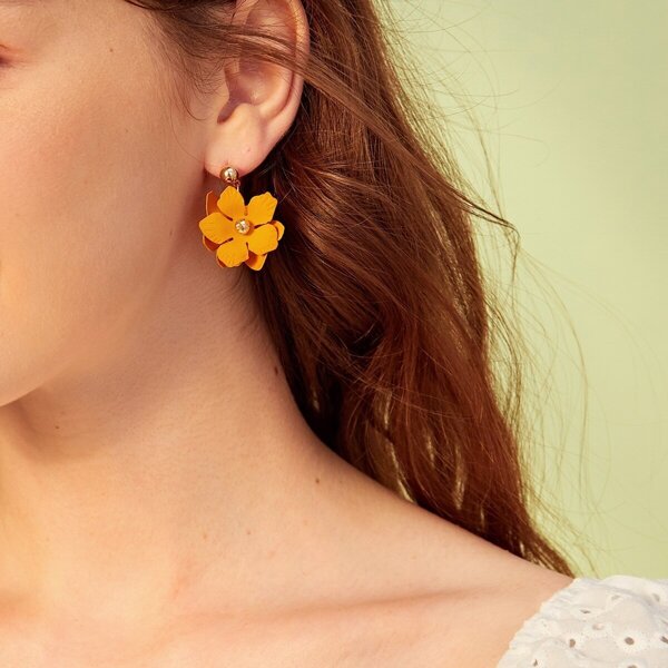 

Flower Shaped Stud Earrings 1pair