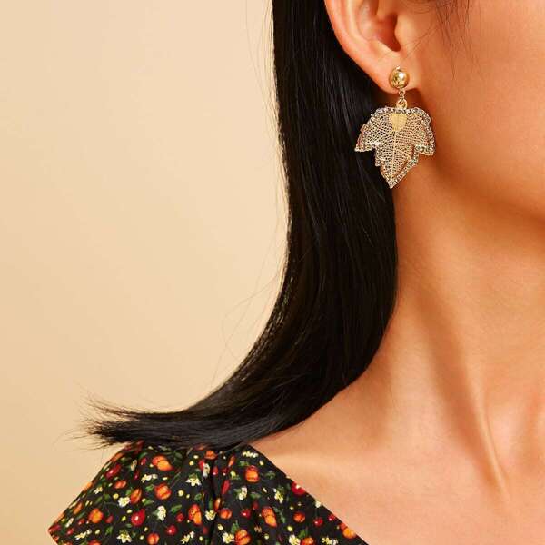 

Gemstone Engraved Leaf Shaped Drop Earrings 1pair