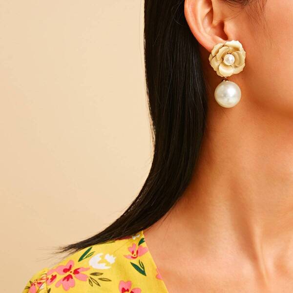 

Faux Pearl Decor Flower Shaped Earrings 1pair