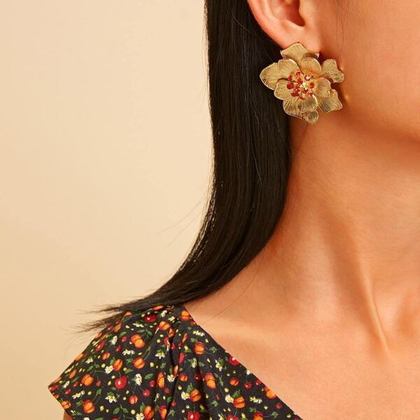 

Flower Shaped Stud Earrings 1pair