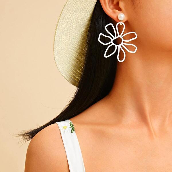 

Flower Shaped Stud Earrings 1pair
