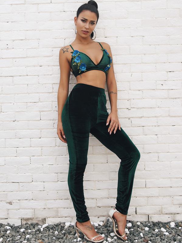 

Glamaker Appliques Detail Bra & Velvet Pants Set, Green