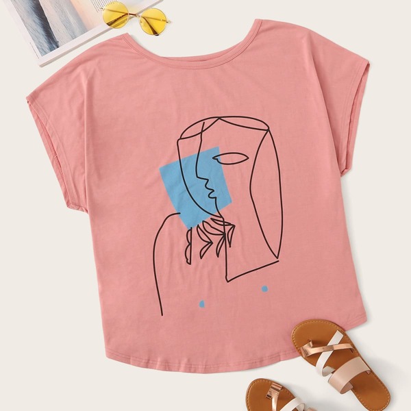 

Plus Graphic Print Curved Hem Top